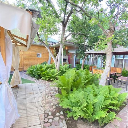 Osobyi Guest House Tscholponata Exterior foto