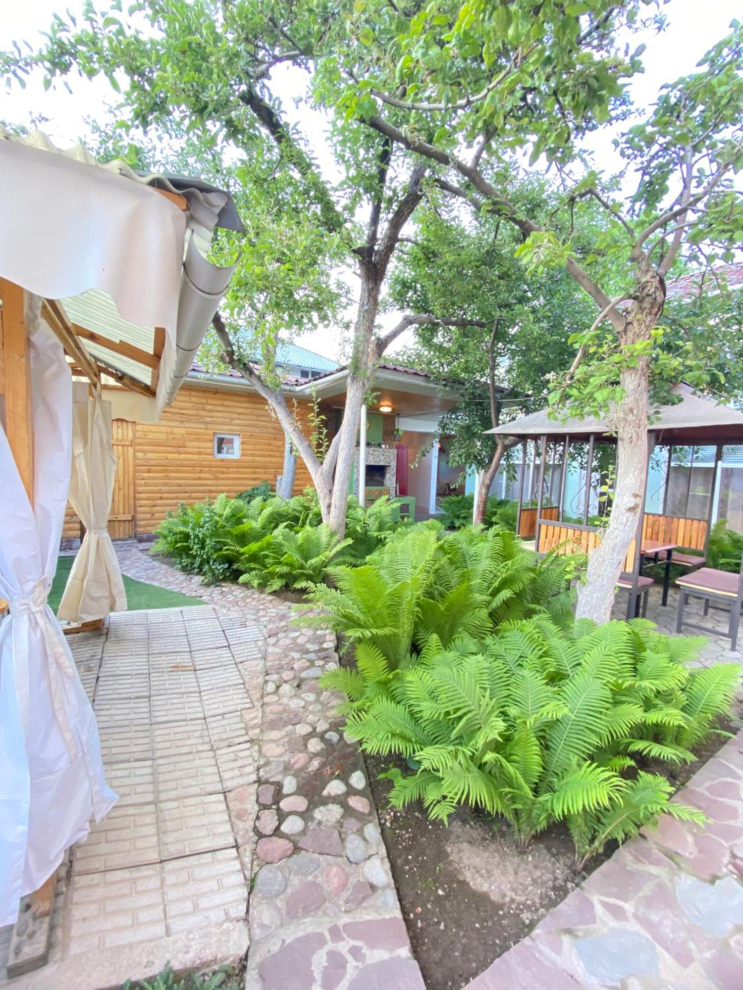 Osobyi Guest House Tscholponata Exterior foto