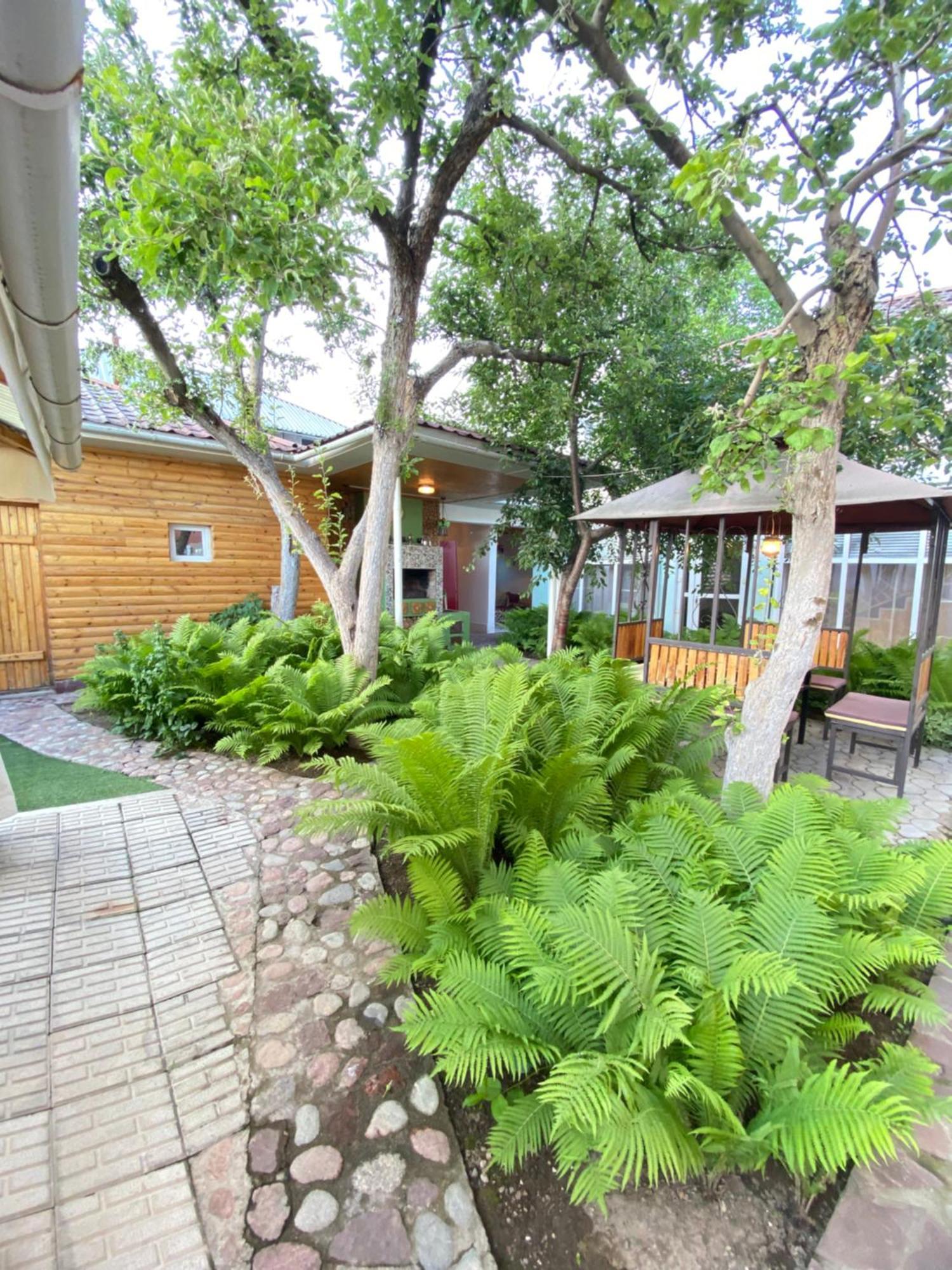 Osobyi Guest House Tscholponata Exterior foto