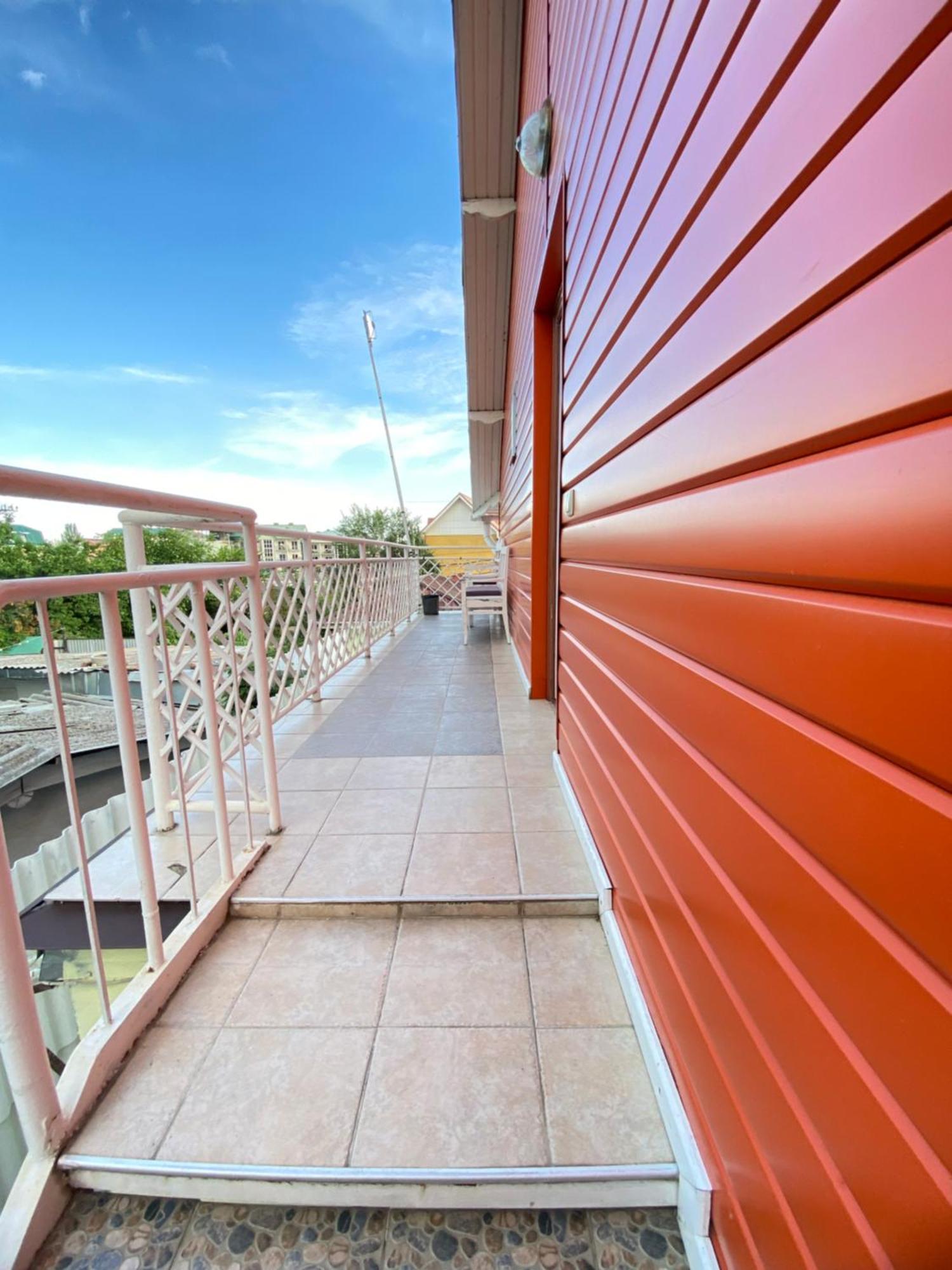 Osobyi Guest House Tscholponata Exterior foto